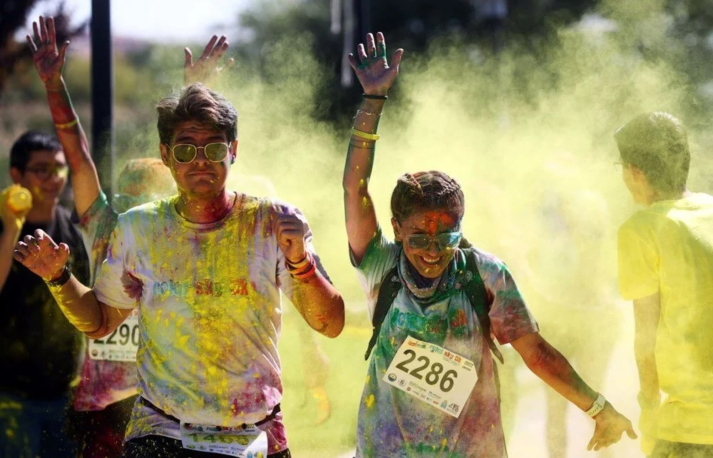 Ankara'da binler, Color Sky 5K Renkli Koşu Festivali için koştu