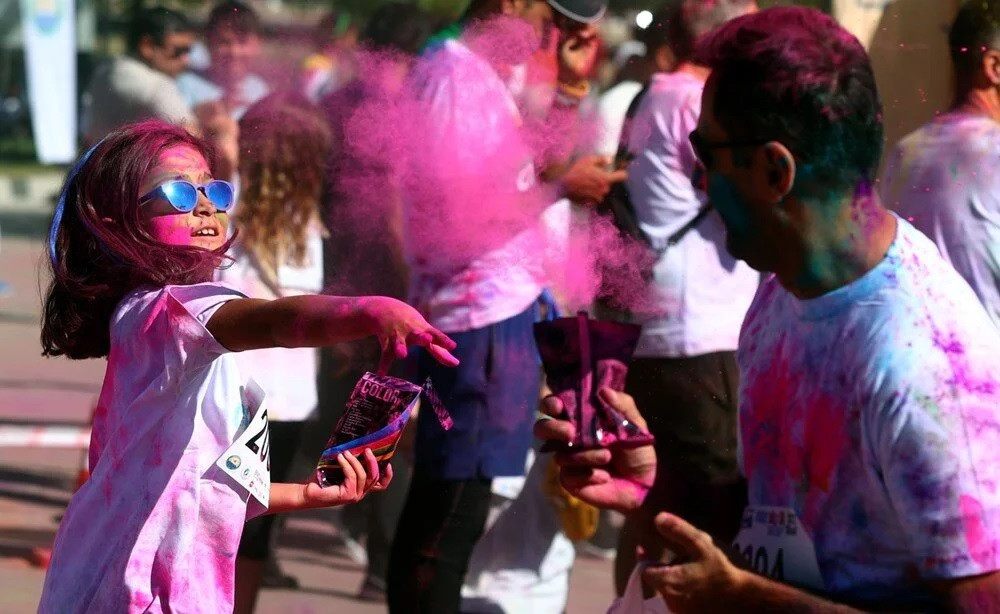 Ankara'da binler, Color Sky 5K Renkli Koşu Festivali için koştu