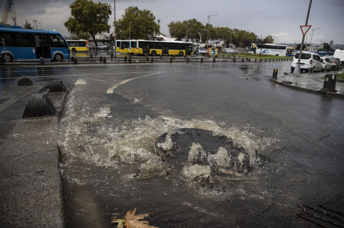 Meteoroloji'den sağanak, fırtına, sel uyarısı!