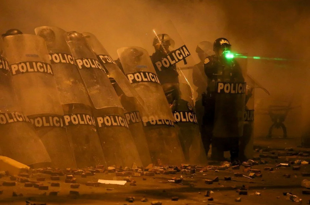 Protestocular havaalanına zorla girmeye çalıştı: 'Lima'yı al yürüyüşü!