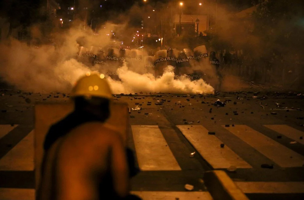 Protestocular havaalanına zorla girmeye çalıştı: 'Lima'yı al yürüyüşü!