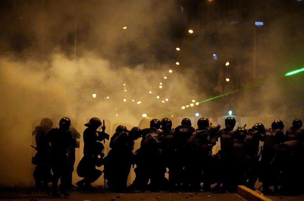 Protestocular havaalanına zorla girmeye çalıştı: 'Lima'yı al yürüyüşü!