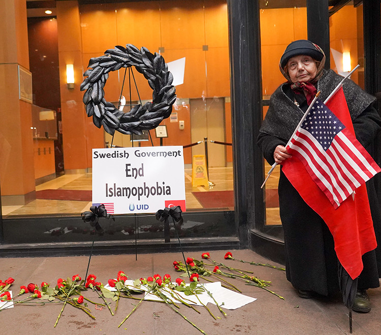 New York'ta, Kur'an-ı Kerim'in yakılmasını protesto ettiler