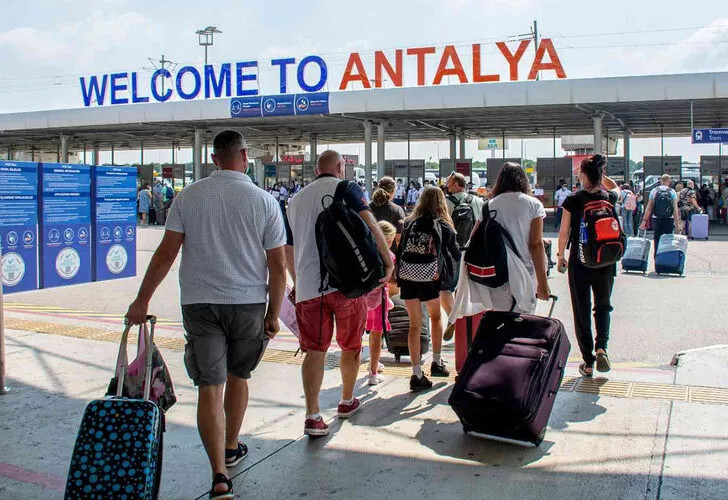 Türkiye'nin turizm gelirinin 3'te 1'i Antalya'dan!