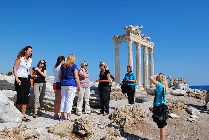 Türkiye'nin turizm gelirinin 3'te 1'i Antalya'dan!