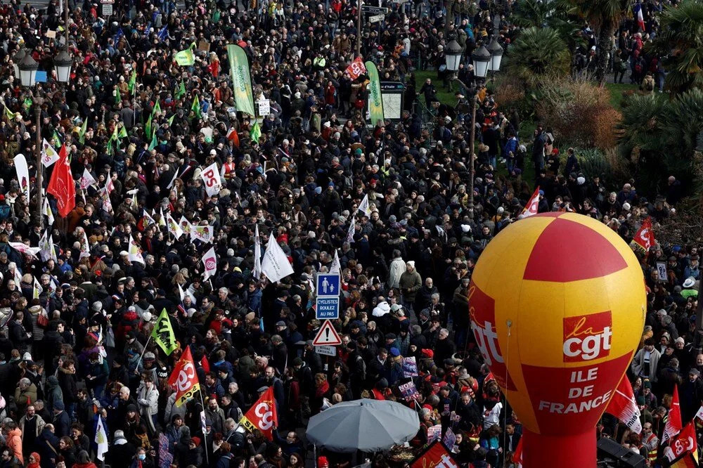 Fransa karıştı: Reform karşıtı grev ve gösteriler başladı!