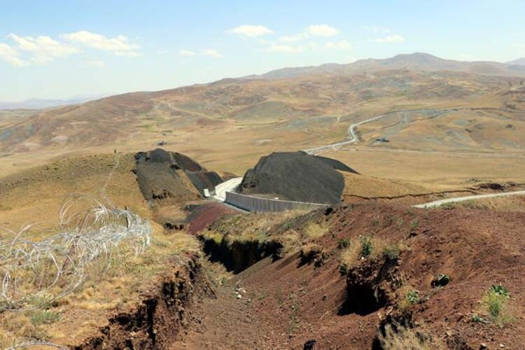 Hendekler, kuleler, yüzlerce personel... İşte beton sınır!