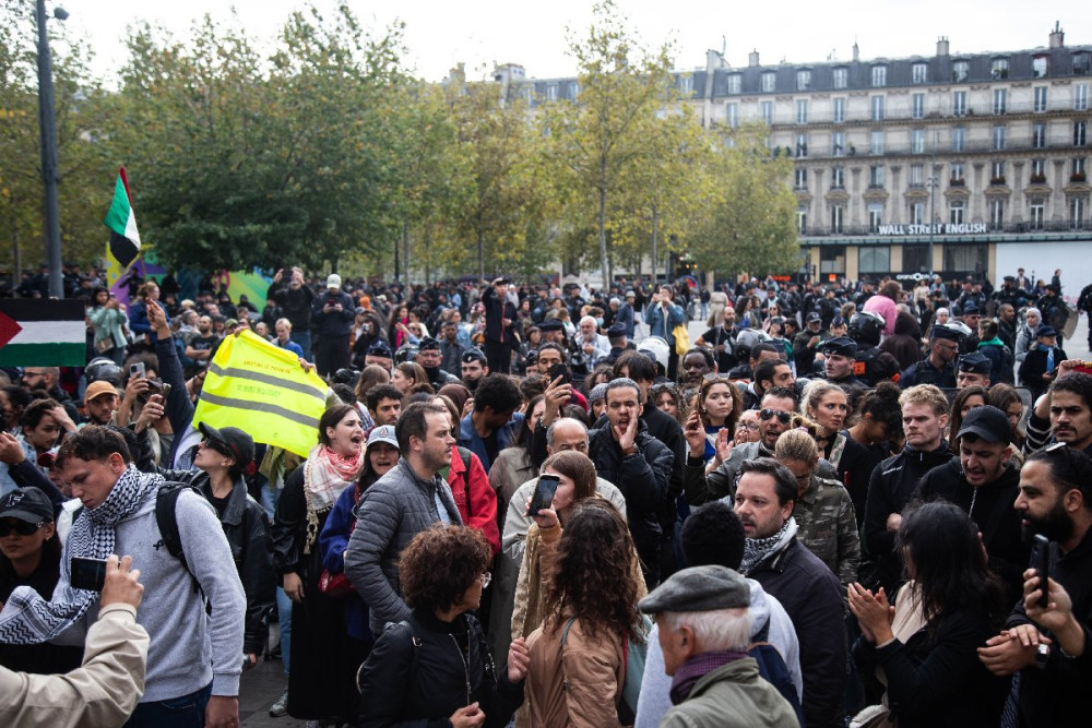 Paris'te ortalık karıştı: Polisten Filistinli göstericilere sert müdahale!