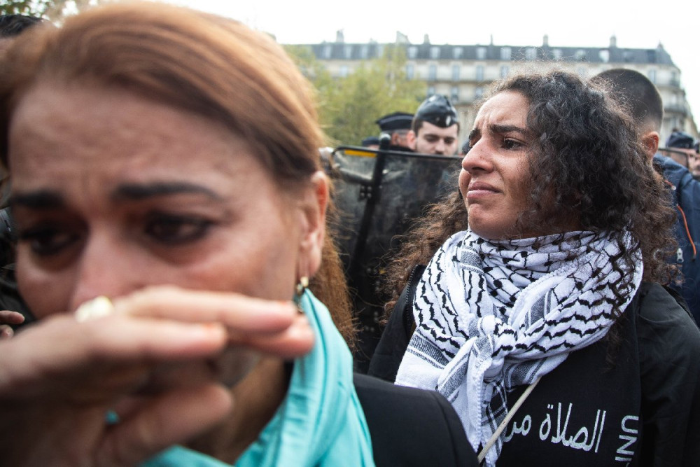 Paris'te ortalık karıştı: Polisten Filistinli göstericilere sert müdahale!