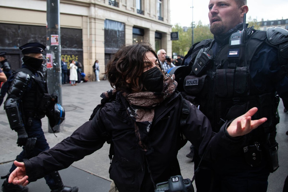 Paris'te ortalık karıştı: Polisten Filistinli göstericilere sert müdahale!