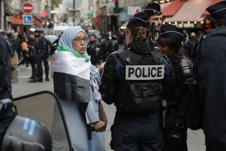 Paris'te ortalık karıştı: Polisten Filistinli göstericilere sert müdahale!