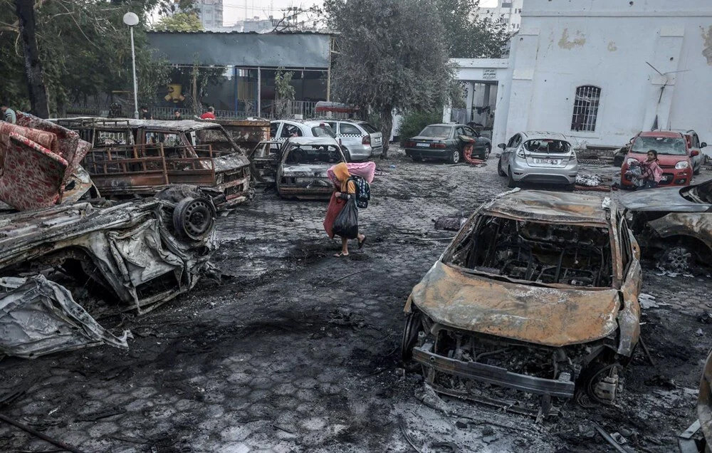 İsrail'in vurduğu hastaneden dehşet verici görüntüler!