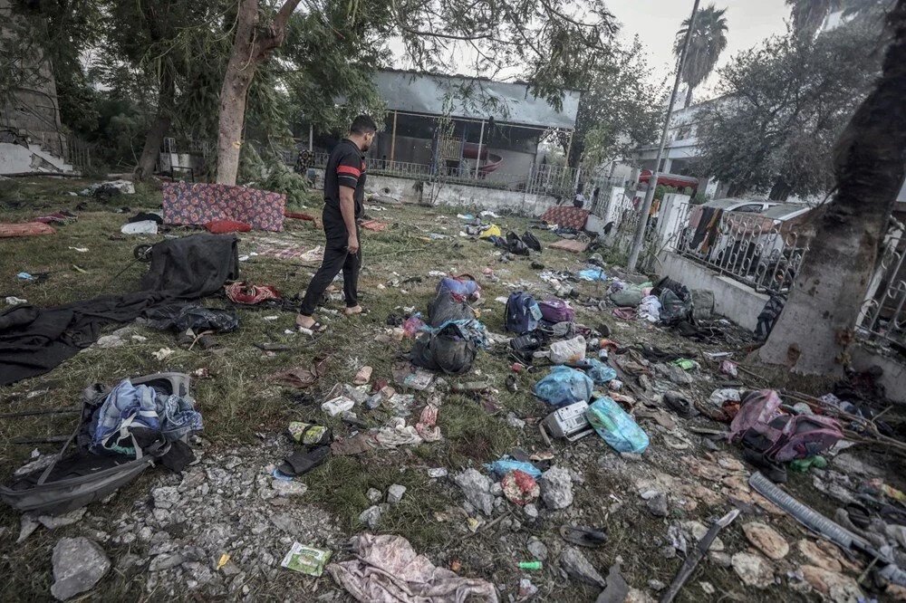 İsrail'in vurduğu hastaneden dehşet verici görüntüler!