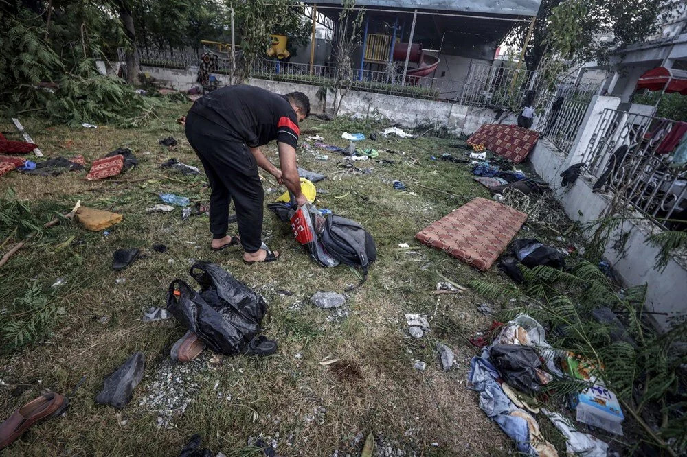 İsrail'in vurduğu hastaneden dehşet verici görüntüler!