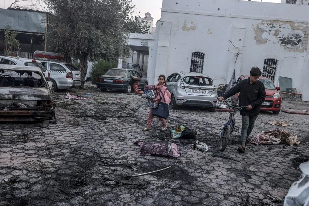 İsrail'in vurduğu hastaneden dehşet verici görüntüler!