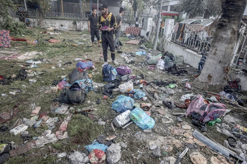 İsrail'in vurduğu hastaneden dehşet verici görüntüler!