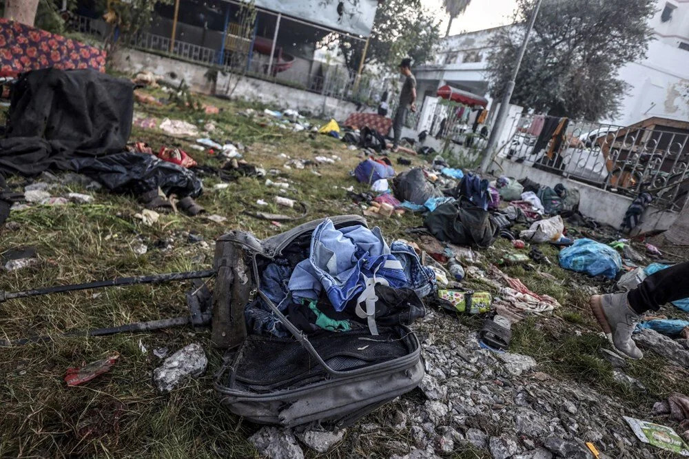 İsrail'in vurduğu hastaneden dehşet verici görüntüler!