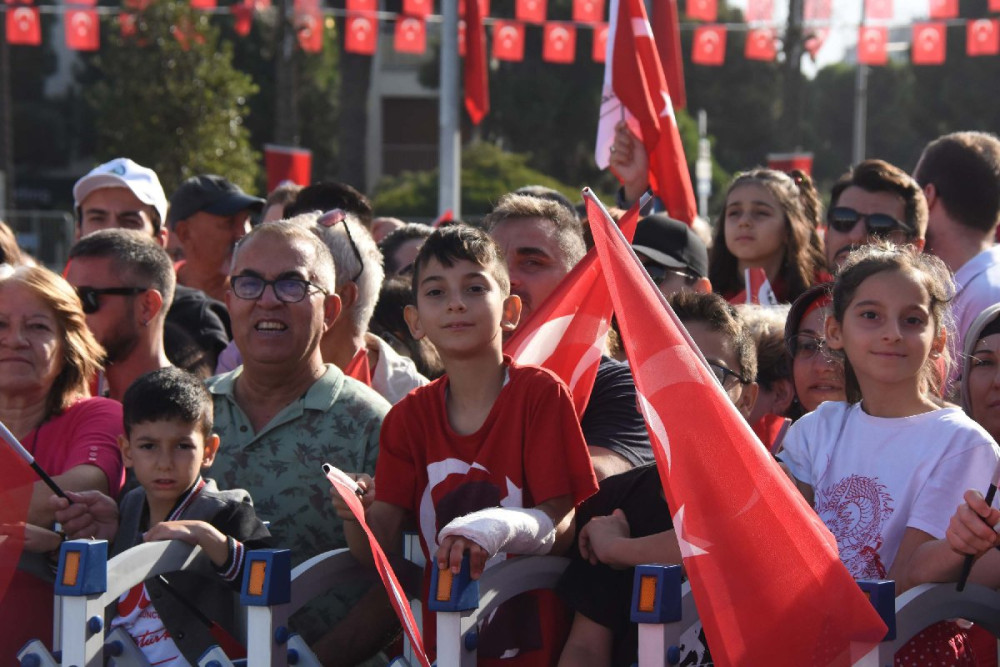 İzmir'de 100. yıl kutlamaları: Geçmişin coşkusu ve geleceğin umutları...