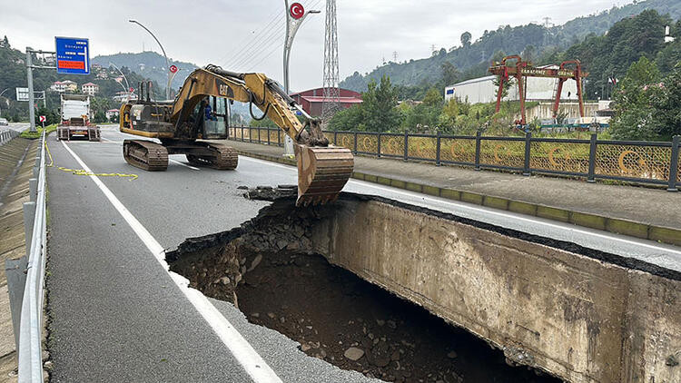 Doğu Karadeniz'de sağanak hayatı felç etti!