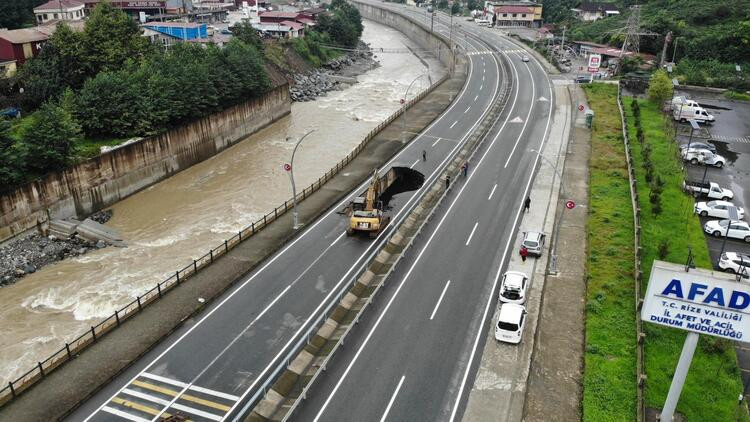 Doğu Karadeniz'de sağanak hayatı felç etti!