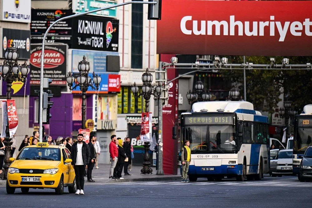 Atatürk'ü anmanın derin hüznü: Saat 09.05’te hayat durdu!