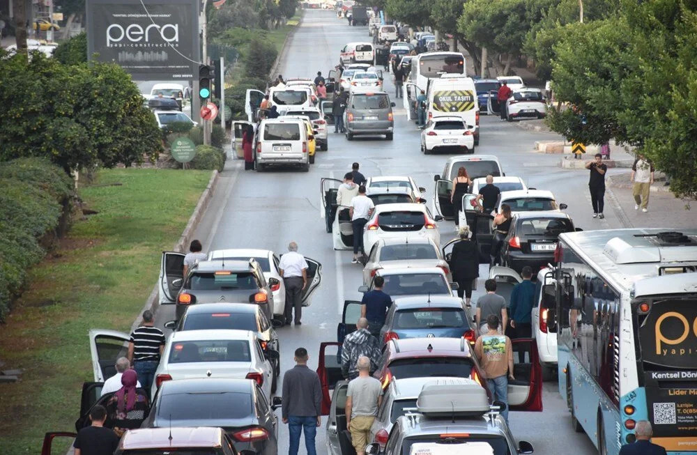 Atatürk'ü anmanın derin hüznü: Saat 09.05’te hayat durdu!