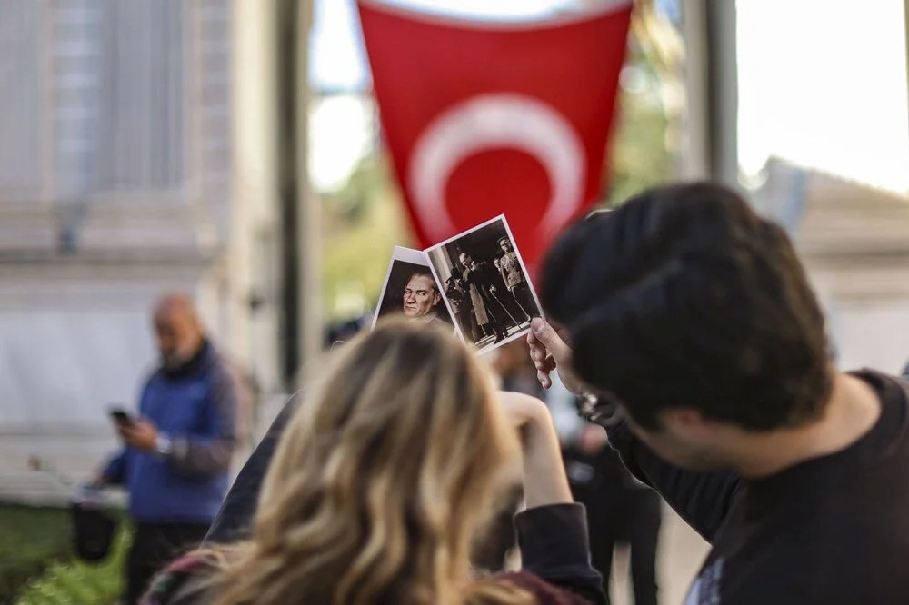 Atatürk'ü anmanın derin hüznü: Saat 09.05’te hayat durdu!