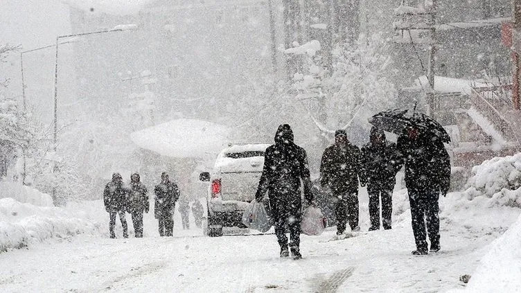 İstanbul'a kar ne zaman yağacak? Bu tarihe dikkat!