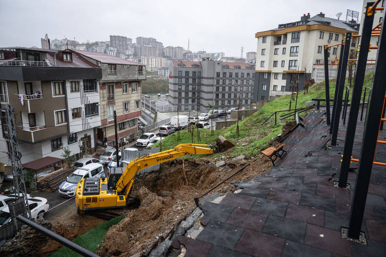 Kar ve fırtına megakenti vurdu