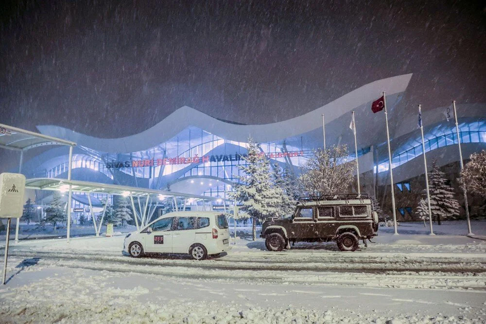 Yurt genelinde etkisini artırdı: Ankara'da kar yağışı başladı!