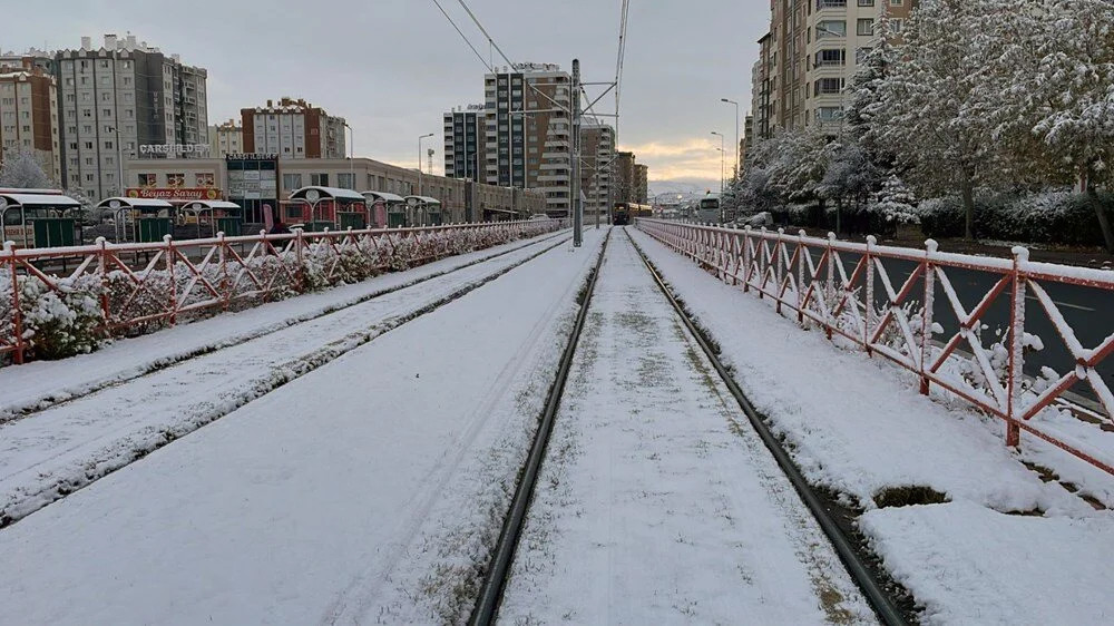 Yurt genelinde etkisini artırdı: Ankara'da kar yağışı başladı!