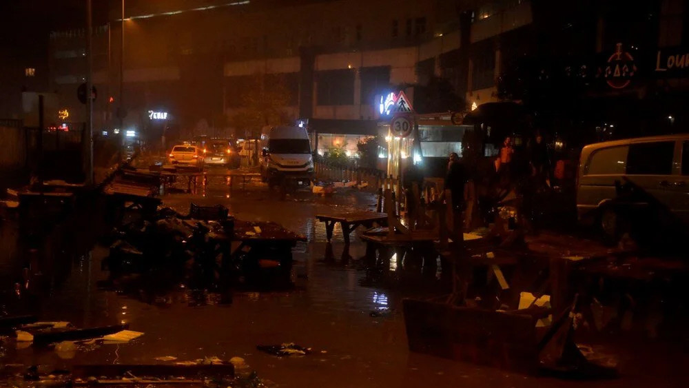 İstanbul'u kuvvetli sağanak ve fırtına vurdu!