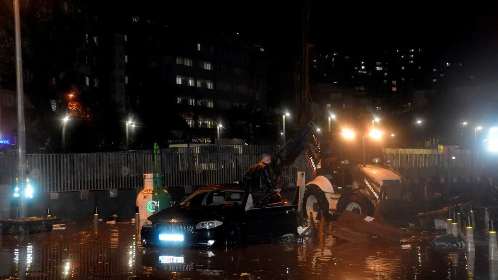 İstanbul'u kuvvetli sağanak ve fırtına vurdu!