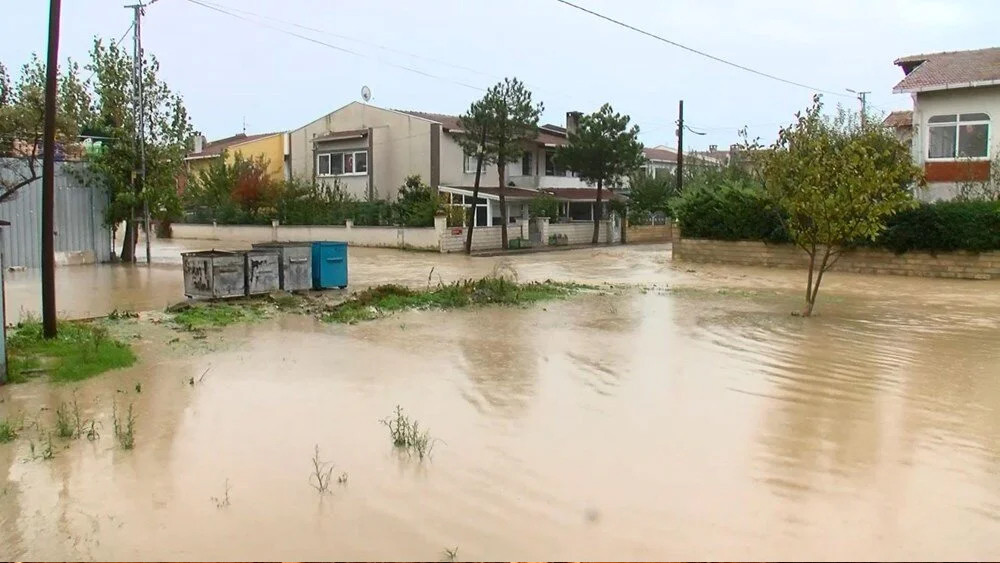 İstanbul'u kuvvetli sağanak ve fırtına vurdu!