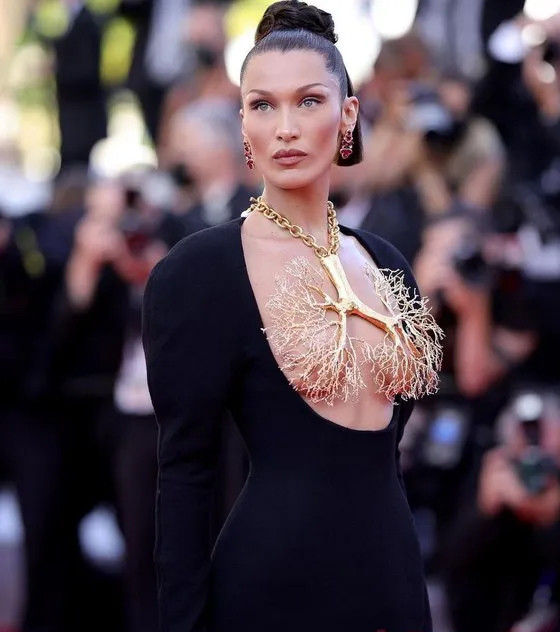 Bella Hadid yerine İsrailli modelle anlaştı: Fransız markadan ambargo!