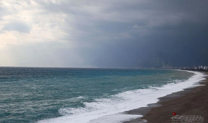 Antalya'da fırtına etkili oluyor