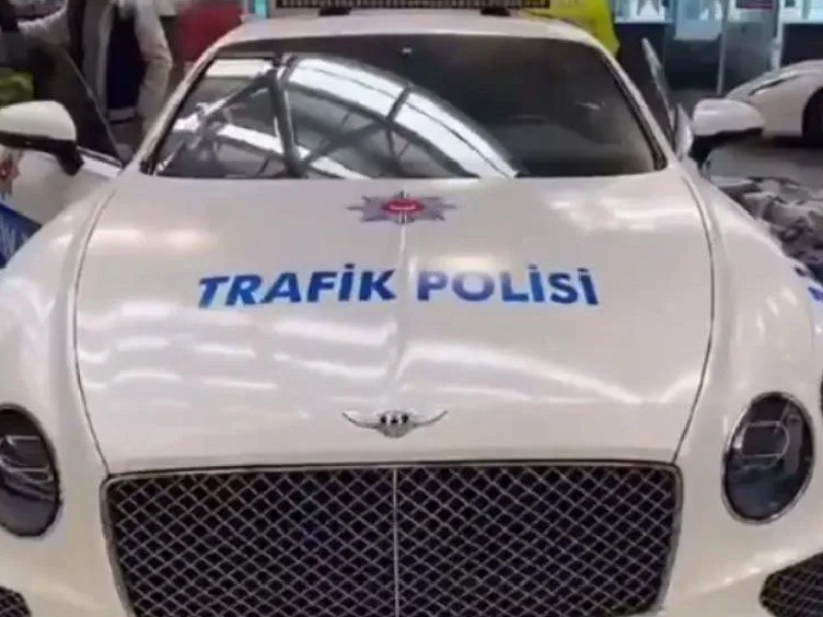 Lüks otolar polis aracı oldu!