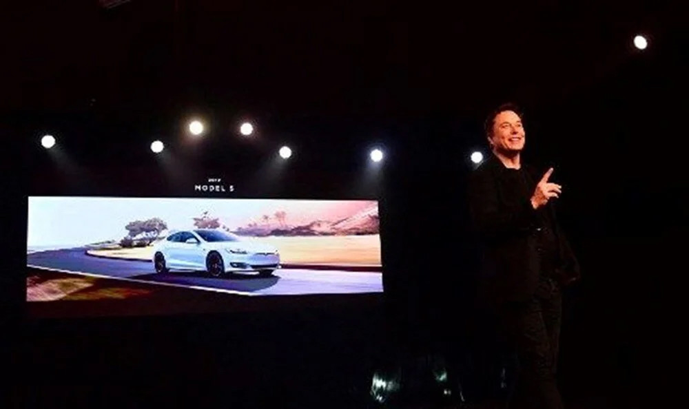 Tesla fabrikasında korkunç olay: Robot mühendise saldırdı!