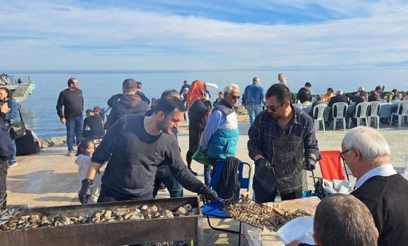  Festivalde 10 ton hamsi dağıtıldı