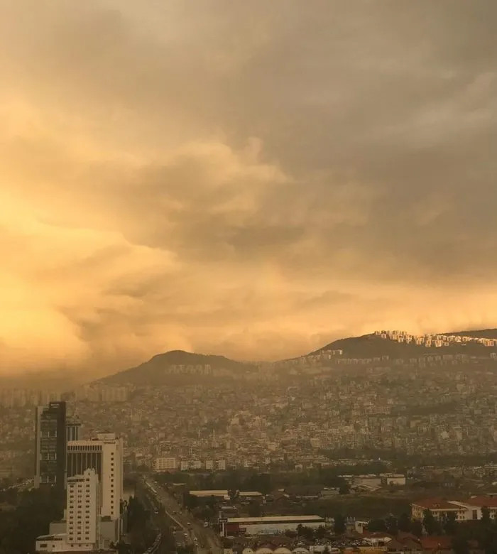 İzmir'i bulut tabakası kapladı!