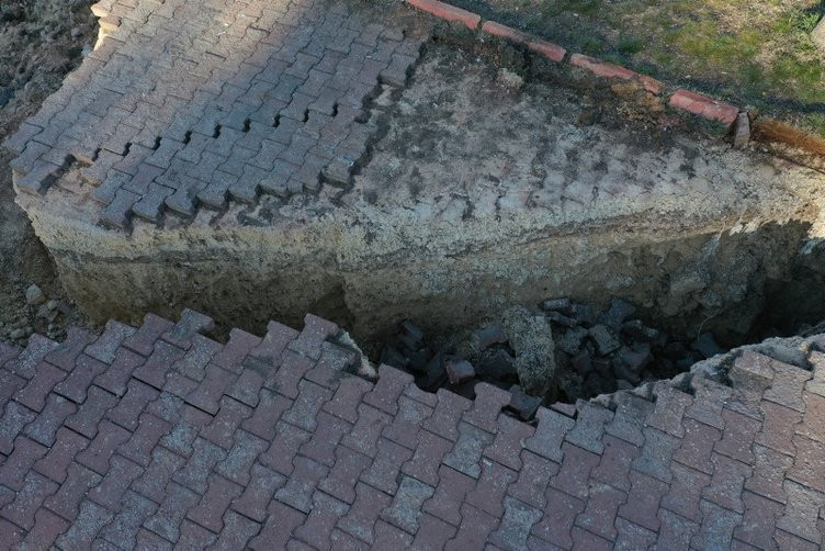 İşte depremin şiddetini gözler önüne seren görüntüler...