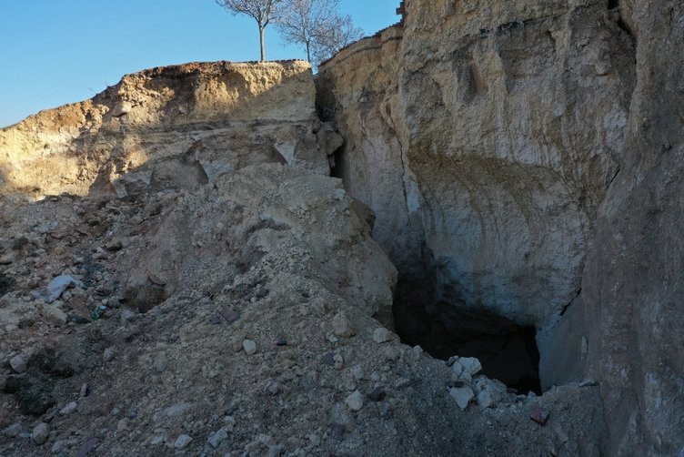 İşte depremin şiddetini gözler önüne seren görüntüler...