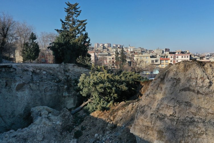 İşte depremin şiddetini gözler önüne seren görüntüler...