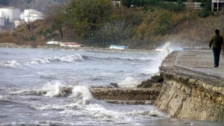 İstanbul'da korkutan görüntü: Deniz metrelerce çekildi!