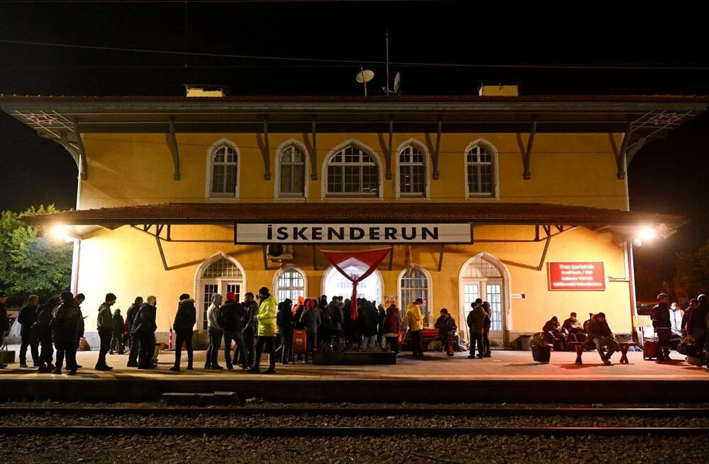 İki tren depremzedelere ev oldu: Aile gibi olduk!