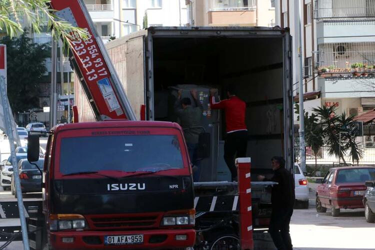 Yıkılan binası için 'Mukadderat' demişti: Diğer binası da ağır hasarlı!