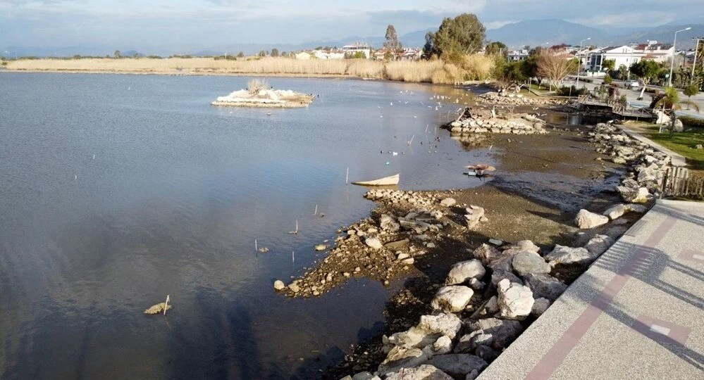 Fethiye'de deniz çekildi