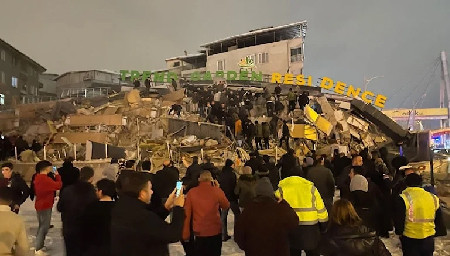 14 saniyede yıkıldı: Malatya'da bir rezidans yerle bir oldu!