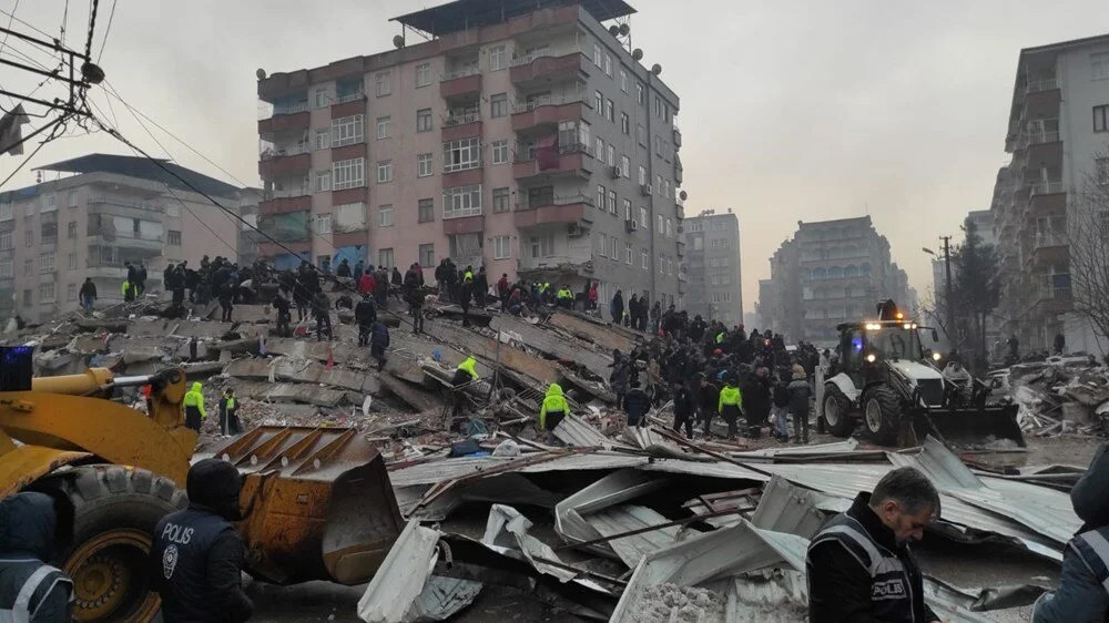 Türkiye yasta: Depremin vurduğu 10 ilden çarpıcı fotoğraflar!