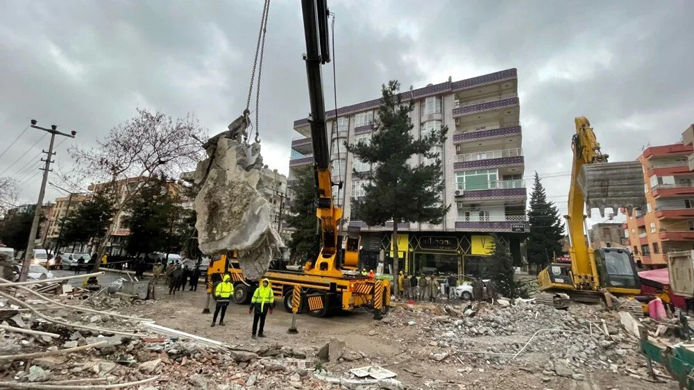 Türkiye yasta: Depremin vurduğu 10 ilden çarpıcı fotoğraflar!